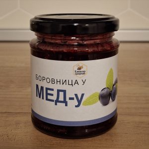 Боровница у меду